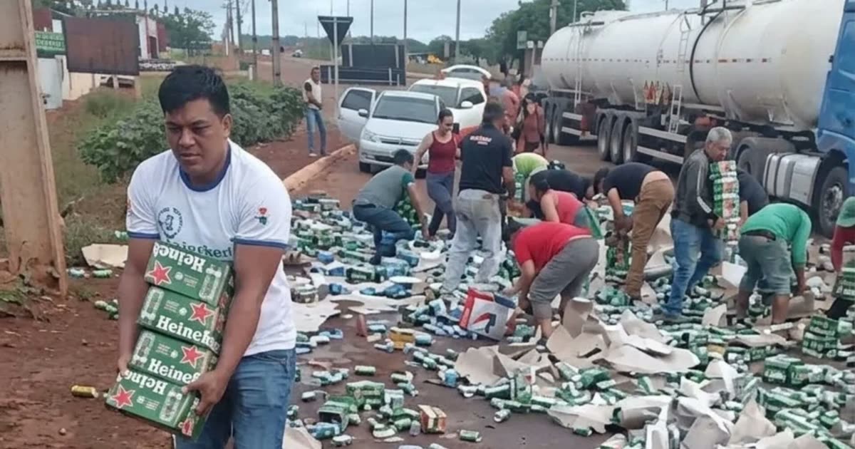Vídeo mostra moradores recolhendo cervejas após caminhão tombar em Tangará da Serra
